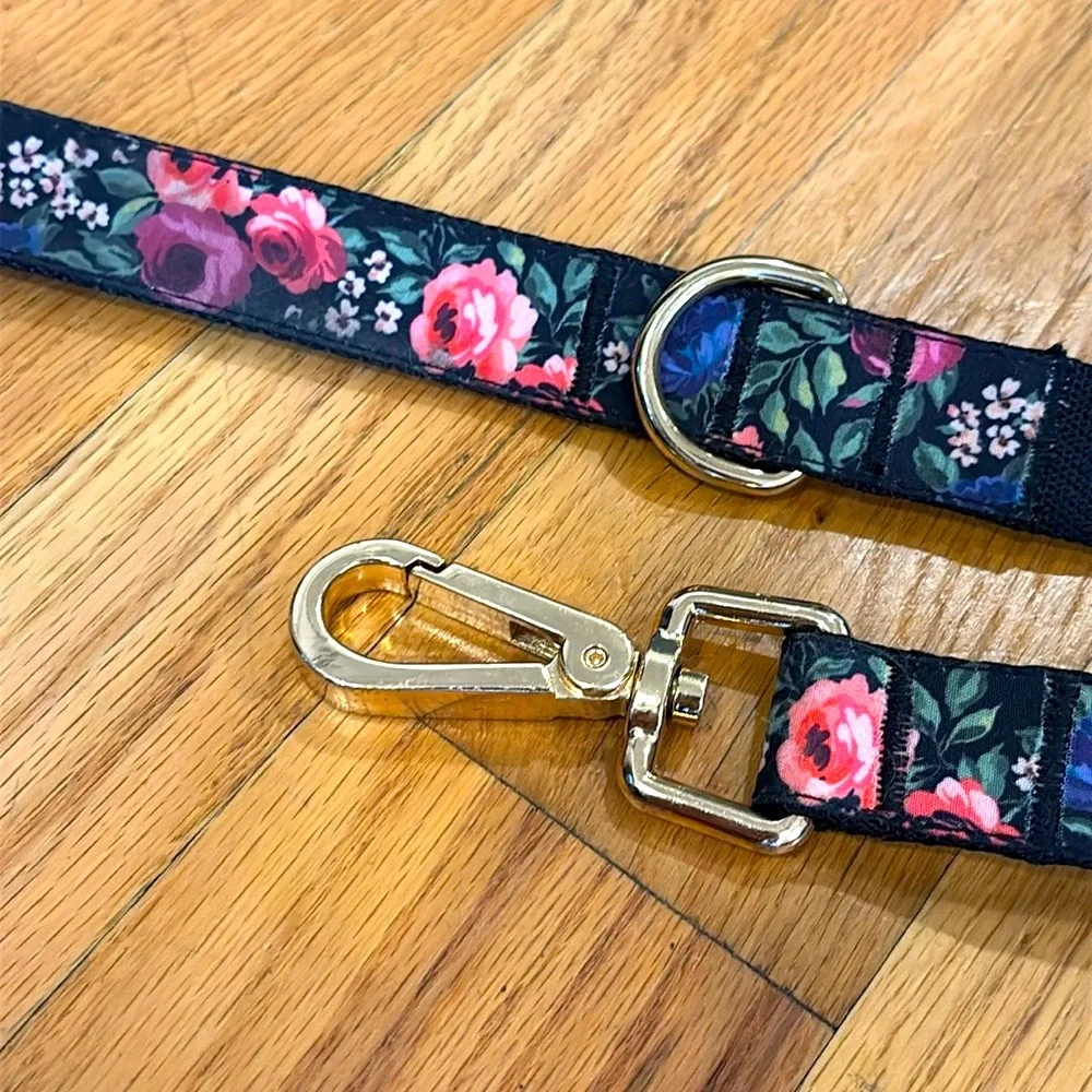 NWOT Beautiful Floral Rose Colorful & Chic Dog Leash & Collar Nylon Matching Set